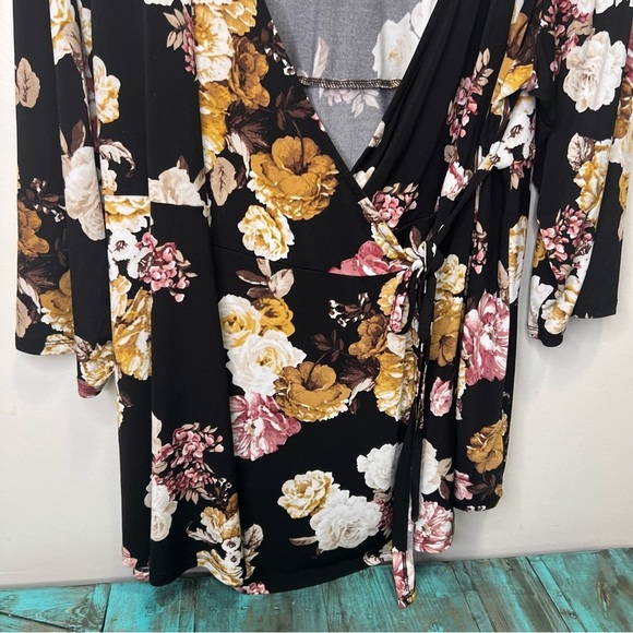 Torrid Black Floral Studio Knit Wrap Peplum Top Size 4 - Picture 5 of 10